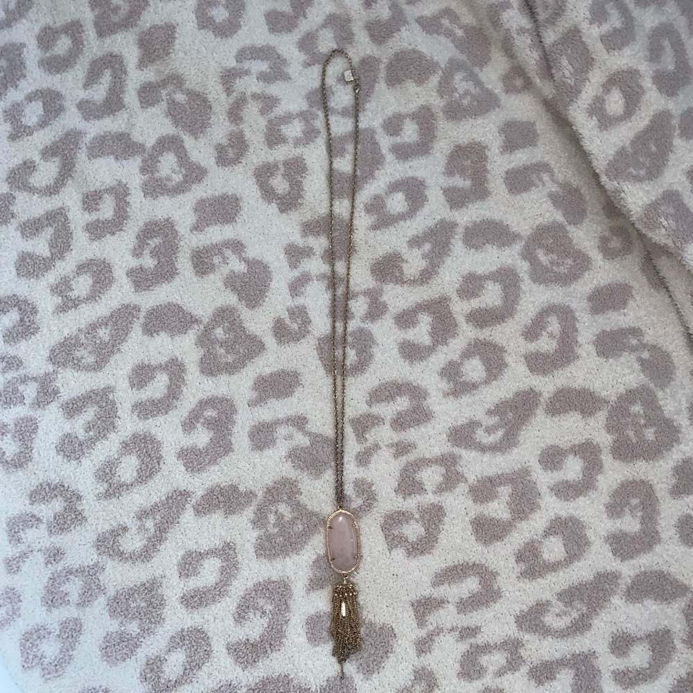 KENDRA SCOTT LONG PENDANT NECKLACE
